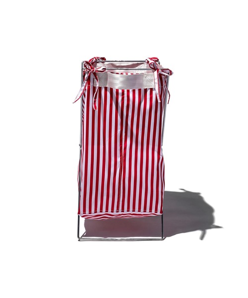 PUEBCO（プエブコ）の「SHIRT FABRIC FOLDING LAUNDRY BASKET Red Narrow Stripe（ランドリーグッズ・メンズ・レッド系その他・ONE SIZE）」の4枚目の写真