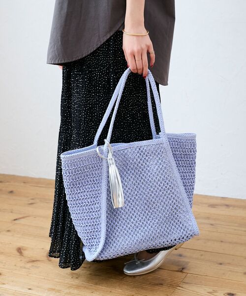 le.coeur blanc(ルクールブラン)の「透かし編みペーパートート(トートバッグ・レディース・ベージュ/サックスブルー・FREE)」の3枚目の写真
