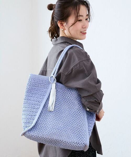 le.coeur blanc(ルクールブラン)の「透かし編みペーパートート(トートバッグ・レディース・ベージュ/サックスブルー・FREE)」の4枚目の写真
