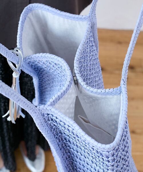 le.coeur blanc(ルクールブラン)の「透かし編みペーパートート(トートバッグ・レディース・ベージュ/サックスブルー・FREE)」の6枚目の写真