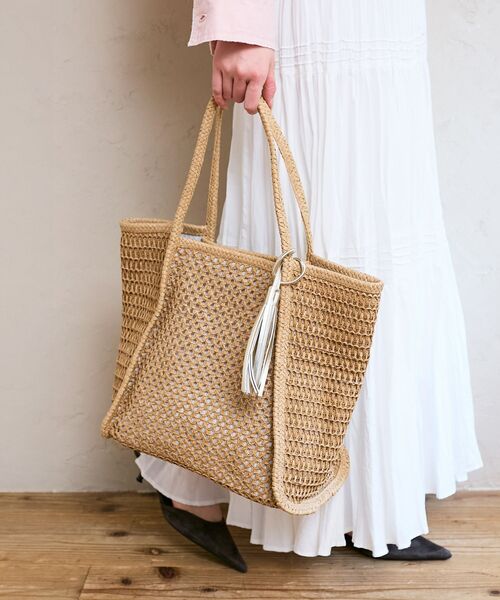 le.coeur blanc(ルクールブラン)の「透かし編みペーパートート(トートバッグ・レディース・ベージュ/サックスブルー・FREE)」の9枚目の写真