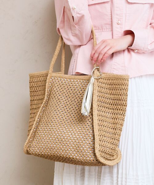 le.coeur blanc(ルクールブラン)の「透かし編みペーパートート(トートバッグ・レディース・ベージュ/サックスブルー・FREE)」の10枚目の写真