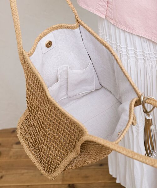 le.coeur blanc(ルクールブラン)の「透かし編みペーパートート(トートバッグ・レディース・ベージュ/サックスブルー・FREE)」の12枚目の写真