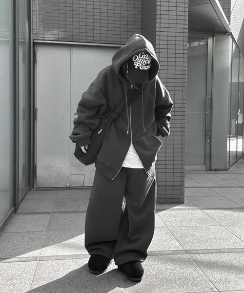 YACA(ヤーカ)の「Big Silhouette Logo Sweat PT/ビッグシルエットロゴスウェットパンツ【unisex item】(スウェットパンツ・レディース・ライトグレー/チャコールグレー・FREE)」の14枚目の写真