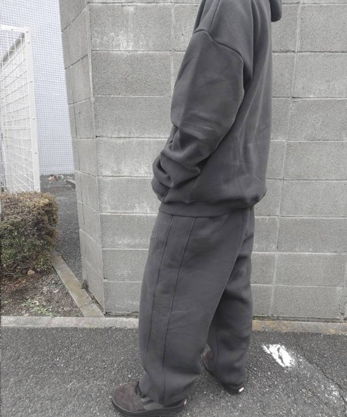 YACA(ヤーカ)の「Big Silhouette Logo Sweat PT/ビッグシルエットロゴスウェットパンツ【unisex item】(スウェットパンツ・レディース・ライトグレー/チャコールグレー・FREE)」の16枚目の写真