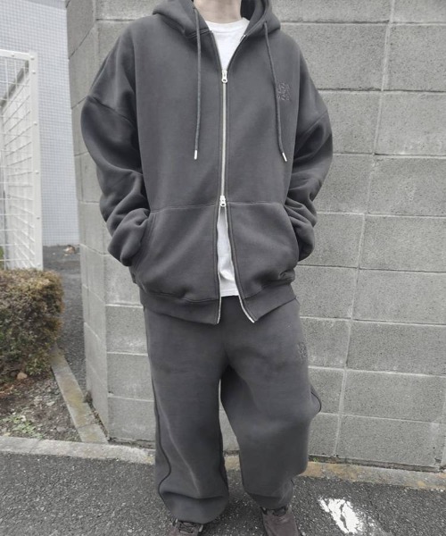 YACA(ヤーカ)の「Big Silhouette Logo Sweat PT/ビッグシルエットロゴスウェットパンツ【unisex item】(スウェットパンツ・レディース・ライトグレー/チャコールグレー・FREE)」の17枚目の写真