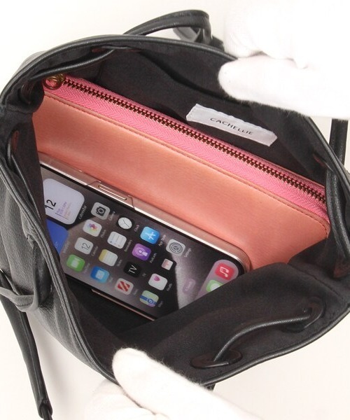 CACHELLIE（カシェリエ）の「LEATHER 2WAY TOTE（ショルダーバッグ・レディース・グレイッシュベージュ/ブラック・FREE）」の8枚目の写真