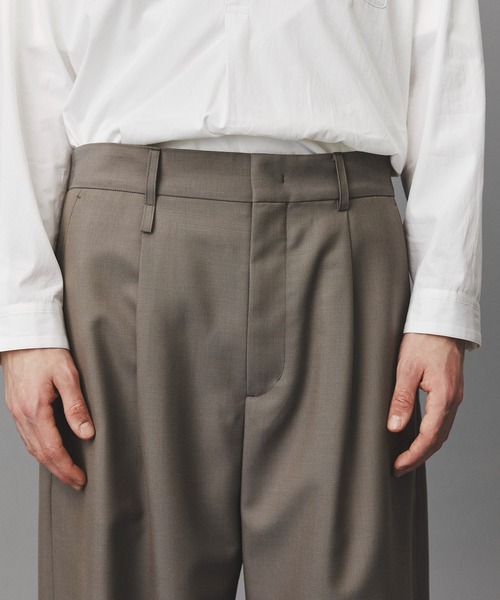 PUBLIC TOKYO(パブリックトウキョウ)の「【再入荷なし】Daily Mohair Slacks /春服/ハリ感/ワンタック/ワイドパンツ(スラックス・メンズ・ストライプ/グレイッシュベージュ・L/M/S)」の18枚目の写真