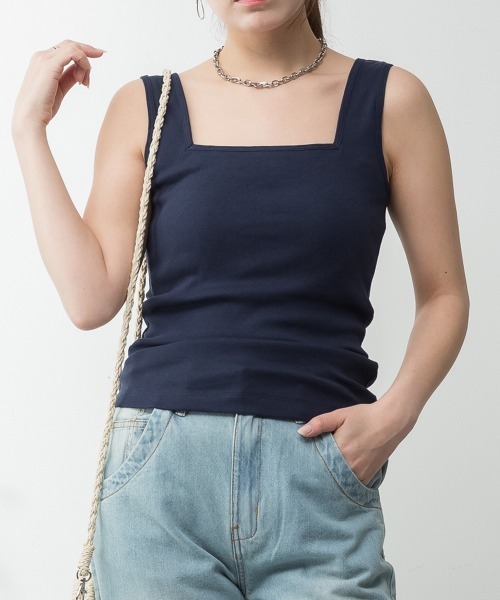 aity(アイティ)の「M-4L カップ付き コットンフライス スクエアネックタンクトップ 夏服(タンクトップ・レディース・ネイビー/カーキ/グレイッシュベージュ/ブラック/オフホワイト/杢グレー/チャコールグレー・4L/3L/LL/L/M)」の7枚目の写真
