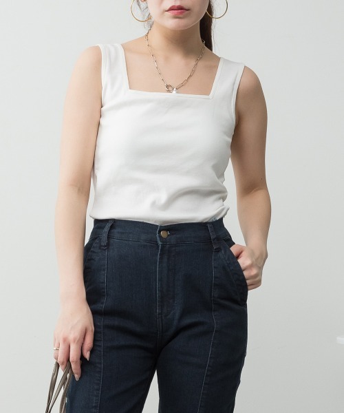 aity(アイティ)の「M-4L カップ付き コットンフライス スクエアネックタンクトップ 夏服(タンクトップ・レディース・ネイビー/カーキ/グレイッシュベージュ/ブラック/オフホワイト/杢グレー/チャコールグレー・4L/3L/LL/L/M)」の2枚目の写真