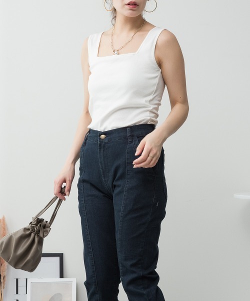 aity(アイティ)の「M-4L カップ付き コットンフライス スクエアネックタンクトップ 夏服(タンクトップ・レディース・ネイビー/カーキ/グレイッシュベージュ/ブラック/オフホワイト/杢グレー/チャコールグレー・4L/3L/LL/L/M)」の8枚目の写真