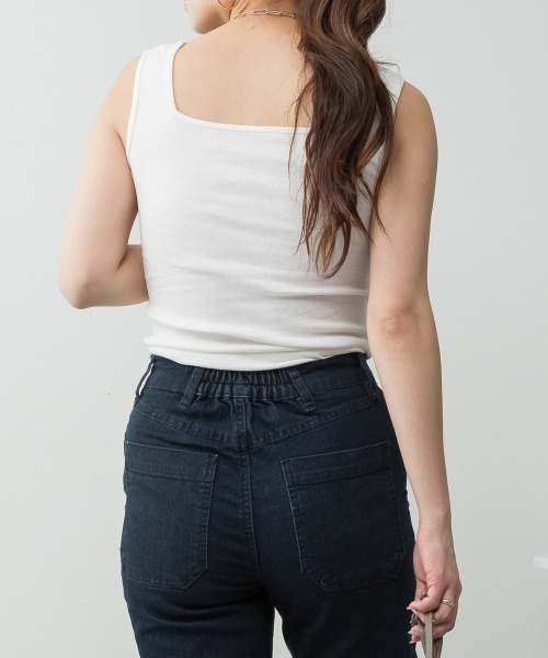 aity(アイティ)の「M-4L カップ付き コットンフライス スクエアネックタンクトップ 夏服(タンクトップ・レディース・ネイビー/カーキ/グレイッシュベージュ/ブラック/オフホワイト/杢グレー/チャコールグレー・4L/3L/LL/L/M)」の9枚目の写真