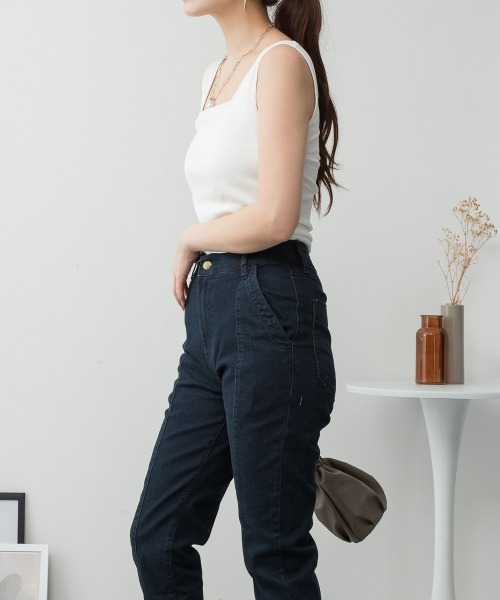 aity(アイティ)の「M-4L カップ付き コットンフライス スクエアネックタンクトップ 夏服(タンクトップ・レディース・ネイビー/カーキ/グレイッシュベージュ/ブラック/オフホワイト/杢グレー/チャコールグレー・4L/3L/LL/L/M)」の10枚目の写真
