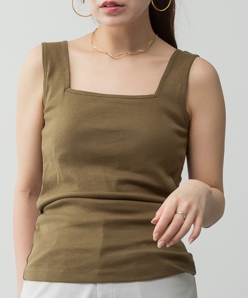 aity(アイティ)の「M-4L カップ付き コットンフライス スクエアネックタンクトップ 夏服(タンクトップ・レディース・ネイビー/カーキ/グレイッシュベージュ/ブラック/オフホワイト/杢グレー/チャコールグレー・4L/3L/LL/L/M)」の11枚目の写真