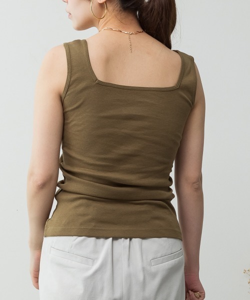 aity(アイティ)の「M-4L カップ付き コットンフライス スクエアネックタンクトップ 夏服(タンクトップ・レディース・ネイビー/カーキ/グレイッシュベージュ/ブラック/オフホワイト/杢グレー/チャコールグレー・4L/3L/LL/L/M)」の13枚目の写真