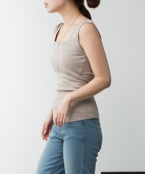 aity(アイティ)の「M-4L カップ付き コットンフライス スクエアネックタンクトップ 夏服(タンクトップ・レディース・ネイビー/カーキ/グレイッシュベージュ/ブラック/オフホワイト/杢グレー/チャコールグレー・4L/3L/LL/L/M)」の15枚目の写真