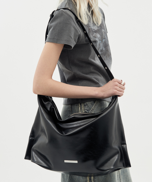 DEFGARMENTS（デフグラメンツ）の「EYELET HOBO BAG [BLACK]（ショルダーバッグ・レディース・その他・F）」の2枚目の写真