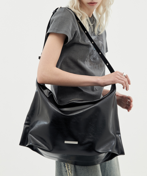 DEFGARMENTS（デフグラメンツ）の「EYELET HOBO BAG [BLACK]（ショルダーバッグ・レディース・その他・F）」の3枚目の写真