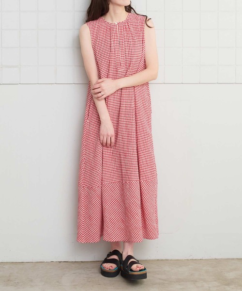 l'atelier du savon（アトリエドサボン）の「ちぢみギンガム　裾バルーンワンピース（ワンピース・レディース・レッド・FREE）」の2枚目の写真