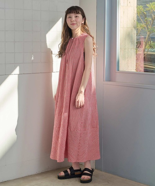 l'atelier du savon（アトリエドサボン）の「ちぢみギンガム　裾バルーンワンピース（ワンピース・レディース・レッド・FREE）」の19枚目の写真