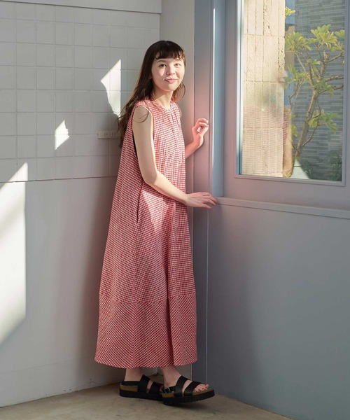 l'atelier du savon（アトリエドサボン）の「ちぢみギンガム　裾バルーンワンピース（ワンピース・レディース・レッド・FREE）」の21枚目の写真