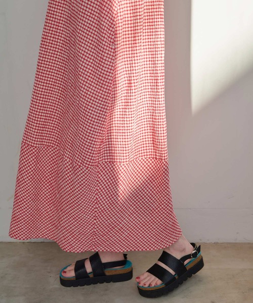 l'atelier du savon（アトリエドサボン）の「ちぢみギンガム　裾バルーンワンピース（ワンピース・レディース・レッド・FREE）」の22枚目の写真