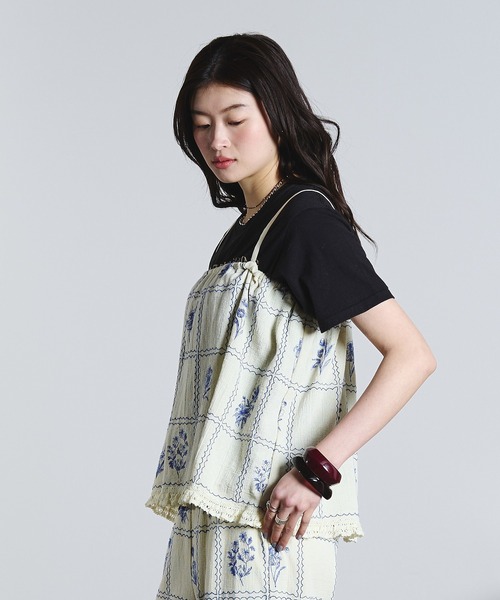 ROSE BUD（ローズバッド）の「(mag.by c)EMBROIDERY CAMISOLE BLOUSE（カーディガン/ボレロ・レディース・オフホワイト/ブラック・ONE SIZE）」の19枚目の写真