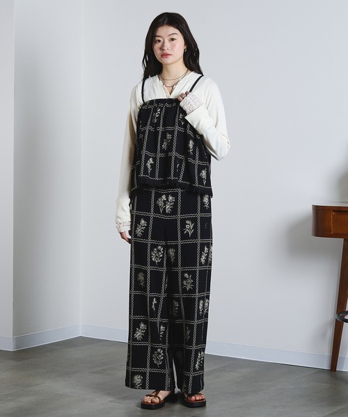 ROSE BUD（ローズバッド）の「(mag.by c)EMBROIDERY CAMISOLE BLOUSE（カーディガン/ボレロ・レディース・オフホワイト/ブラック・ONE SIZE）」の6枚目の写真