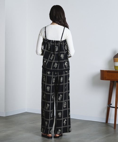 ROSE BUD（ローズバッド）の「(mag.by c)EMBROIDERY CAMISOLE BLOUSE（カーディガン/ボレロ・レディース・オフホワイト/ブラック・ONE SIZE）」の8枚目の写真