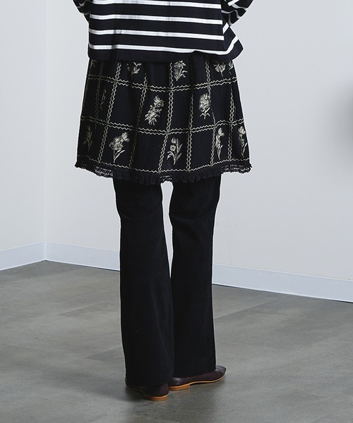 ROSE BUD（ローズバッド）の「(mag.by c)EMBROIDERY CAMISOLE BLOUSE（カーディガン/ボレロ・レディース・オフホワイト/ブラック・ONE SIZE）」の11枚目の写真