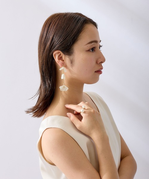 CALIN STANDARD(カリンスタンダード)の「◆◆金属アレルギー対応◆◆〈ecru〉ウェーブラインフラワーイヤリング(イヤリング・レディース・ゴールド・FREE)」の6枚目の写真