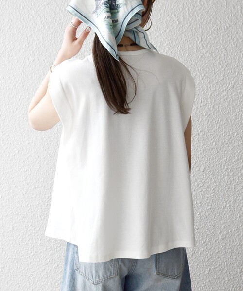 SHIPS any(シップス エニィ)の「SHIPS any:〈接触冷感/汗染み防止加工/洗濯機可能〉タック フレア ノースリーブ TEE(Tシャツ/カットソー・レディース・ライトグレー/ホワイト/ブラック・ONE SIZE)」の16枚目の写真