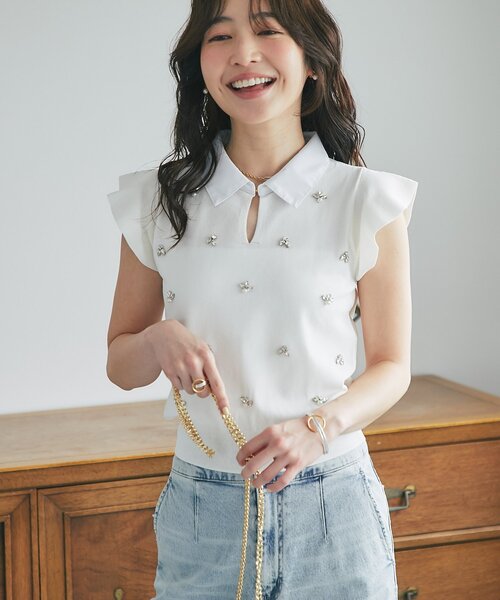 La boutique BonBon（ラブティックボンボン）の「【全骨格美人見え】クールタッチUVビジュー付きニット（ニット/セーター・レディース・ネイビー/ホワイト・FREE）」の3枚目の写真