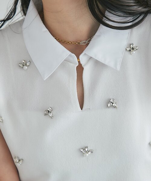 La boutique BonBon（ラブティックボンボン）の「【全骨格美人見え】クールタッチUVビジュー付きニット（ニット/セーター・レディース・ネイビー/ホワイト・FREE）」の4枚目の写真