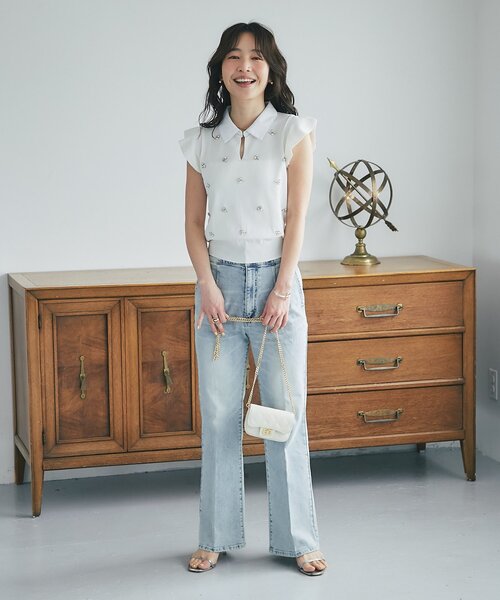 La boutique BonBon（ラブティックボンボン）の「【全骨格美人見え】クールタッチUVビジュー付きニット（ニット/セーター・レディース・ネイビー/ホワイト・FREE）」の7枚目の写真