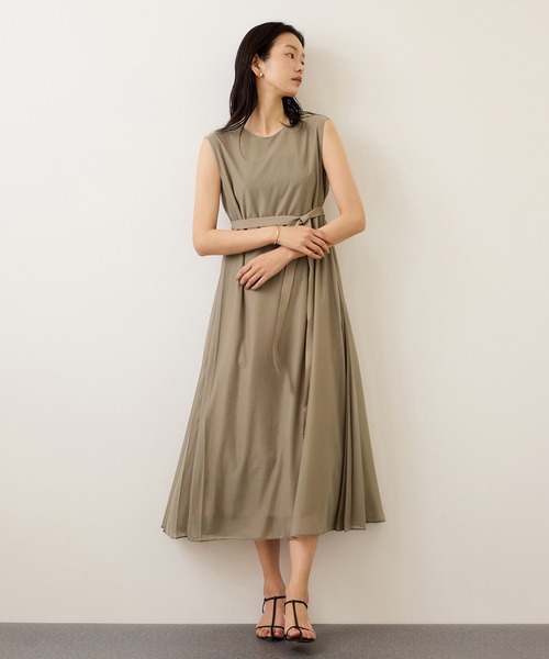 ROPE'（ロペ）の「エスパンディサイドプリーツワンピース（ワンピース・レディース・ブラック/レッド/ベージュ/ブルー・FREE）」の2枚目の写真