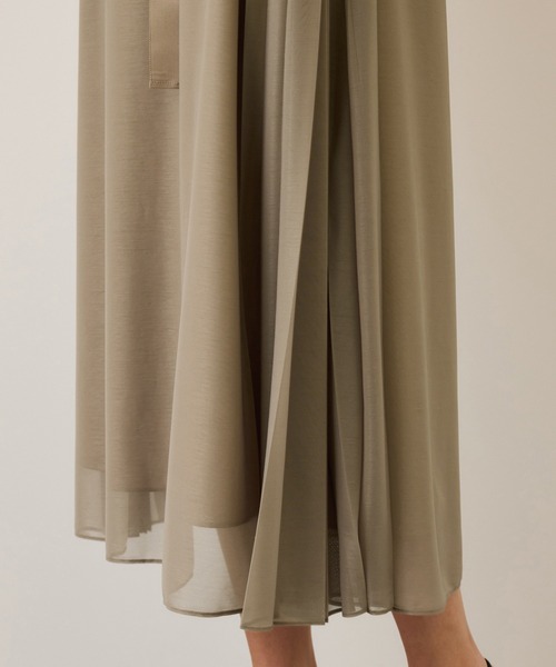 ROPE'（ロペ）の「エスパンディサイドプリーツワンピース（ワンピース・レディース・ブラック/レッド/ベージュ/ブルー・FREE）」の6枚目の写真