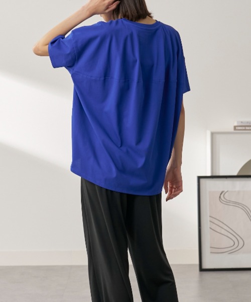 BELLUNA(ベルーナ)の「【接触冷感 汗ジミ防止】360°サマ見えコクーンTシャツ(Tシャツ/カットソー・レディース・ライム/オフホワイト/ブラック/ロイヤルブルー/モカ・LARGE/MEDIUM/X-LARGE)」の12枚目の写真