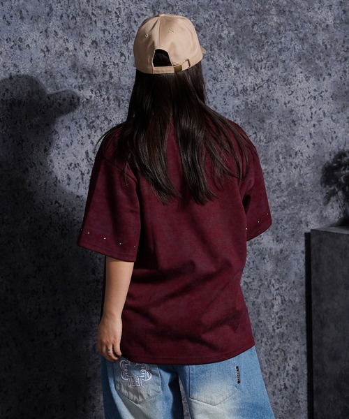 1111clothing(ワンフォークロージング)の「スタッズ ゲームデザイン Tee / Studs Game Design T-Shirt(Tシャツ/カットソー・メンズ・ブラック/ワイン・M/L)」の22枚目の写真