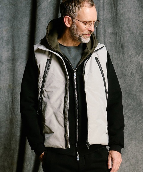 wjk(ダヴルジェイケイ)の「mcg3810- solid zip vest ジップベスト(2602 ny59j)(ベスト・メンズ・グレー/スミクロ・S/M/L/XL)」の1枚目の写真