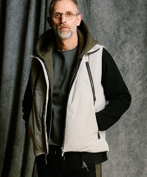 wjk(ダヴルジェイケイ)の「mcg3810- solid zip vest ジップベスト(2602 ny59j)(ベスト・メンズ・グレー/スミクロ・S/M/L/XL)」の3枚目の写真