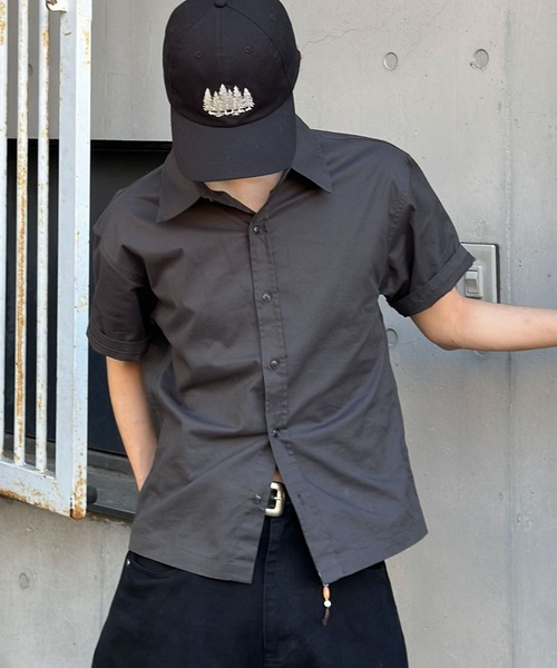 EPNK(イーピーエヌケー)の「Formed cropped shirt / フォームクロップドシャツ(シャツ/ブラウス・メンズ・チャコールグレー/ブルー・SMALL/MEDIUM/LARGE)」の1枚目の写真