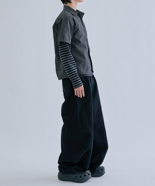 EPNK(イーピーエヌケー)の「Formed cropped shirt / フォームクロップドシャツ(シャツ/ブラウス・メンズ・チャコールグレー/ブルー・SMALL/MEDIUM/LARGE)」の4枚目の写真