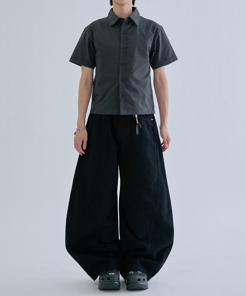 EPNK(イーピーエヌケー)の「Formed cropped shirt / フォームクロップドシャツ(シャツ/ブラウス・メンズ・チャコールグレー/ブルー・SMALL/MEDIUM/LARGE)」の13枚目の写真