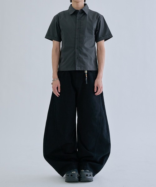 EPNK(イーピーエヌケー)の「Formed cropped shirt / フォームクロップドシャツ(シャツ/ブラウス・メンズ・チャコールグレー/ブルー・SMALL/MEDIUM/LARGE)」の14枚目の写真