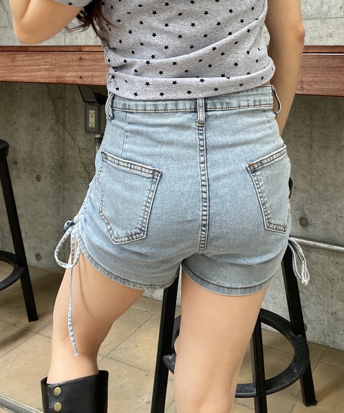 ROGER AND RAW（ロジャーアンドロウ）の「サイドシャーリング ハイウエストショートパンツ（デニムパンツ・レディース・ブラック/サックスブルー/ホワイト・SMALL/MEDIUM）」の5枚目の写真