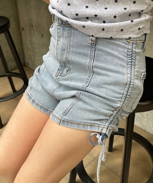 ROGER AND RAW（ロジャーアンドロウ）の「サイドシャーリング ハイウエストショートパンツ（デニムパンツ・レディース・ブラック/サックスブルー/ホワイト・SMALL/MEDIUM）」の10枚目の写真