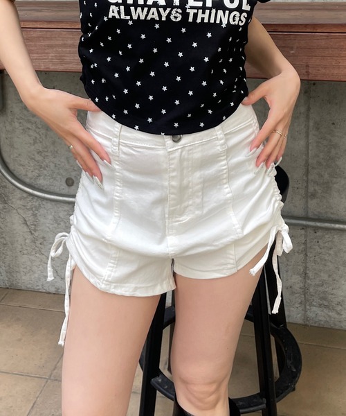 ROGER AND RAW（ロジャーアンドロウ）の「サイドシャーリング ハイウエストショートパンツ（デニムパンツ・レディース・ブラック/サックスブルー/ホワイト・SMALL/MEDIUM）」の14枚目の写真