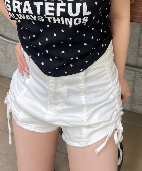 ROGER AND RAW（ロジャーアンドロウ）の「サイドシャーリング ハイウエストショートパンツ（デニムパンツ・レディース・ブラック/サックスブルー/ホワイト・SMALL/MEDIUM）」の15枚目の写真
