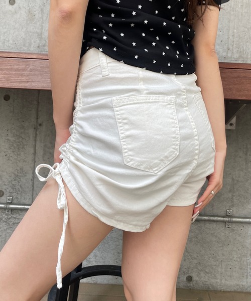 ROGER AND RAW（ロジャーアンドロウ）の「サイドシャーリング ハイウエストショートパンツ（デニムパンツ・レディース・ブラック/サックスブルー/ホワイト・SMALL/MEDIUM）」の17枚目の写真